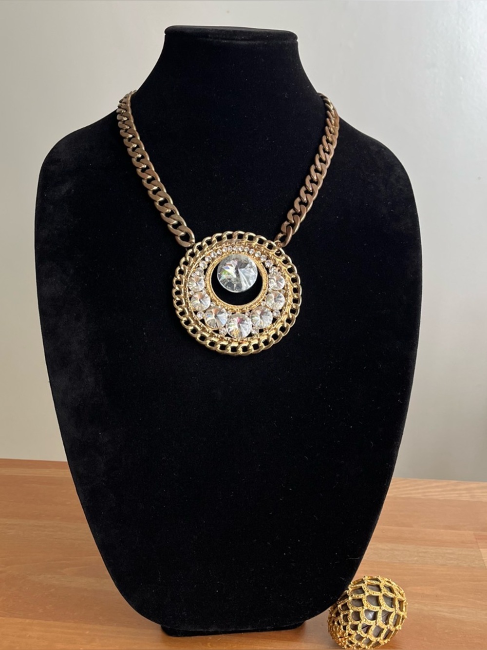 Vintage-style statement necklace jewelry fashion chunky